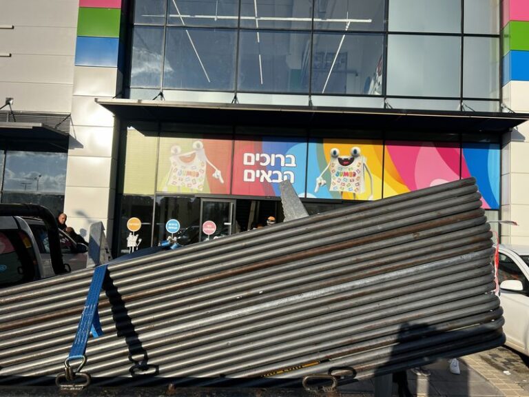 מלאי גדול של מחסומים להשכרה לאירועים המוניים והופעות בנתניה והשרון