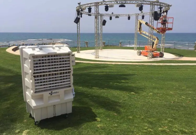 מצננים להשכרה באירוע חוף עם מערך הפקה וטרסים — קירור בשטח פתוח | ARTM ארט אירועים