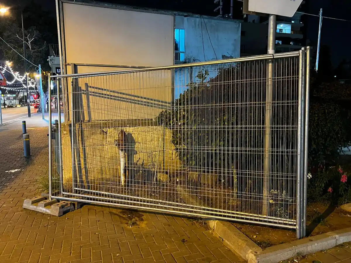 פאנלים של גדרות להשכרה בפריסה באירוע ערב — גידור מהיר למתחם הפקה | ARTM