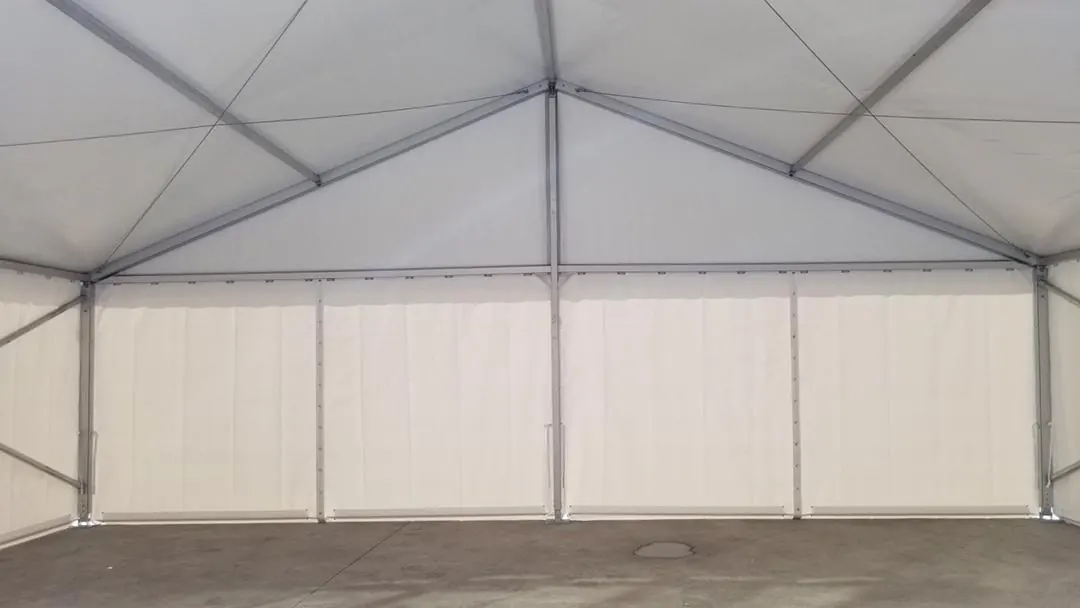 אוהל אירועים להשכרה עם דפנות סגורות ואטומות — אוהל מוגן רוח וגשם | ARTM ארט אירועים — ברעננה