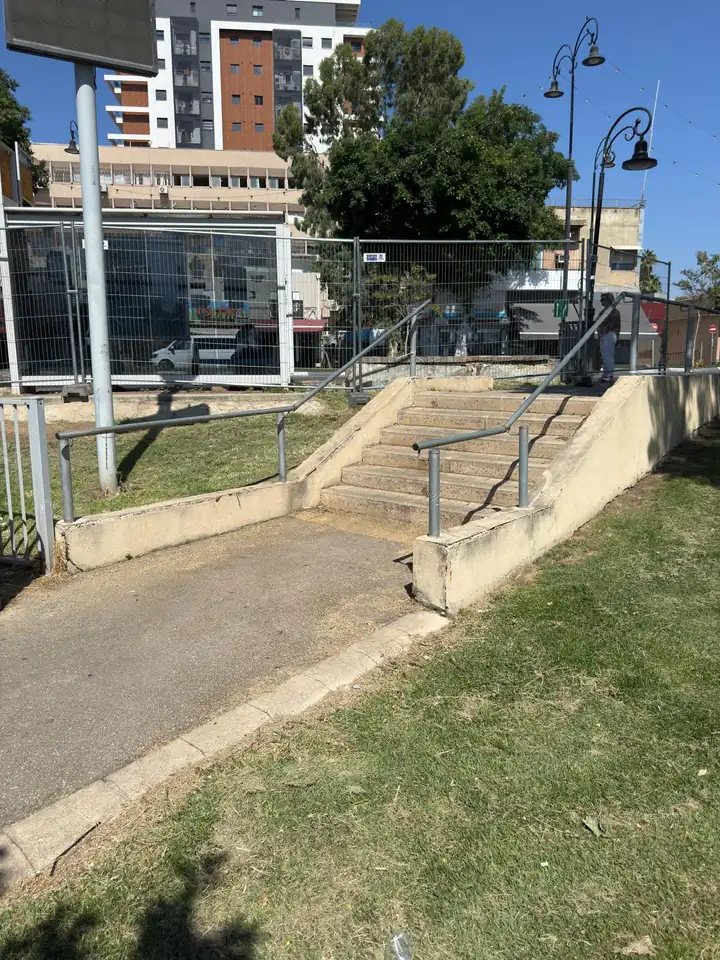 גדרות ניידות להשכרה בגידור שביל בפארק עירוני — תיחום זמני לרשויות | ARTM ארט אירועים
