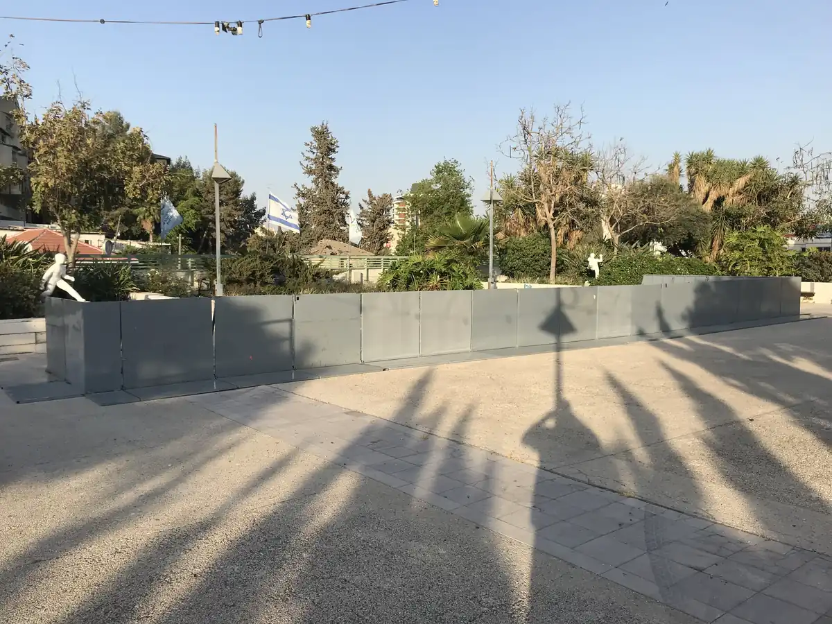 מתחם מגודר במחסומי לחץ בפארק — תיחום שטח לאירוע המוני ולפסטיבל | ARTM