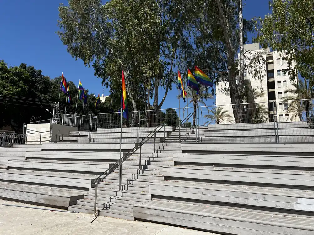 גדרות זמניות להשכרה בתיחום אמפיתיאטרון ומדרגות קהל — גידור לאירועי חוצות | ARTM