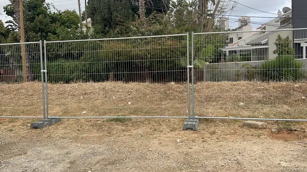 גידור היקפי לאתר בנייה בגדרות זמניות להשכרה — בטיחות ותיחום שטח | ARTM ארט אירועים
